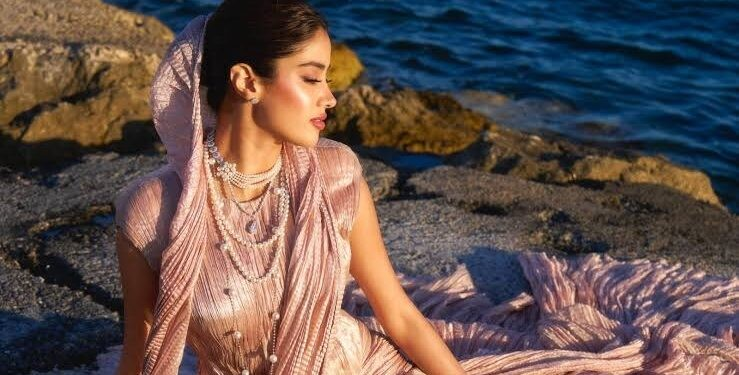 Janhvi Kapoor Stuns at Cannes, Pays Emotional Tribute to Sridevi