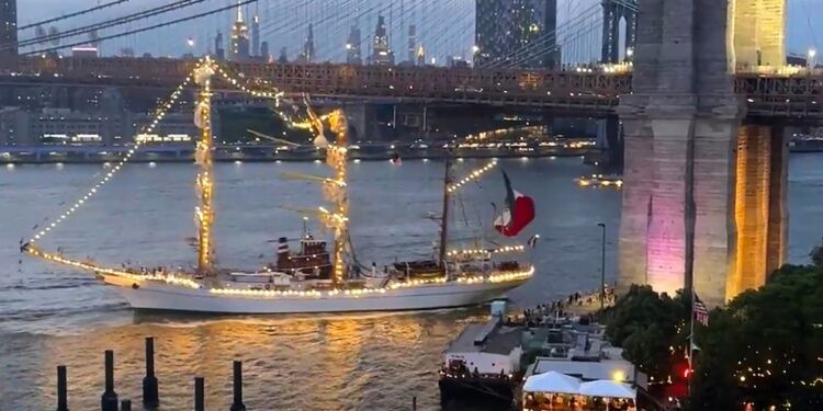 Brooklyn Bridge ship crash