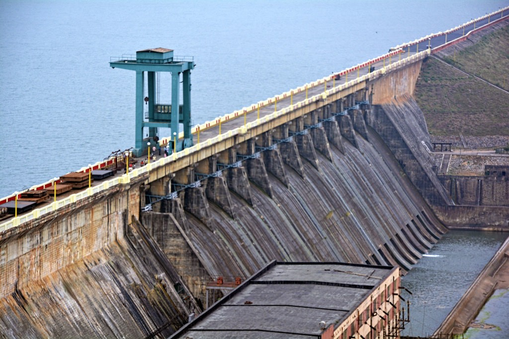 Hirakud Dam Off Limits: Tourists Barred Amid Security Alert!