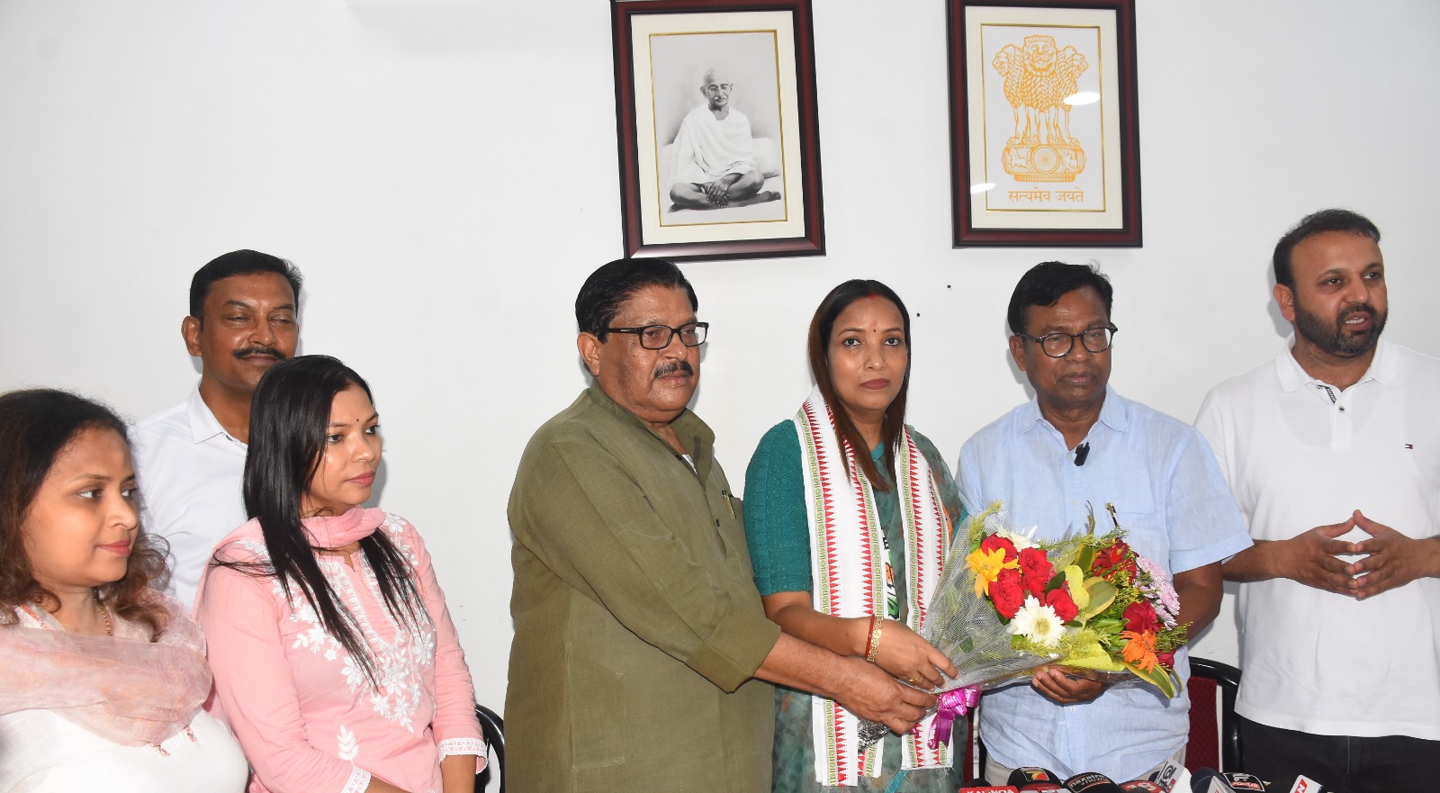 Sunita Biswal Joins Congress Ahead of Rahul Gandhi’s Odisha Visit