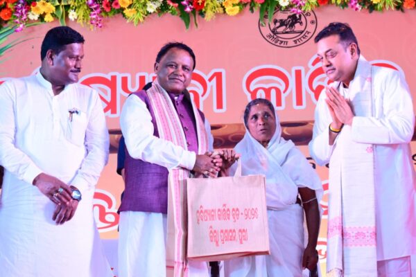 Odisha CM Majhi Joins Kartika Habisyali Brata 2025, Announces Digital Registration for Devotees from 2026