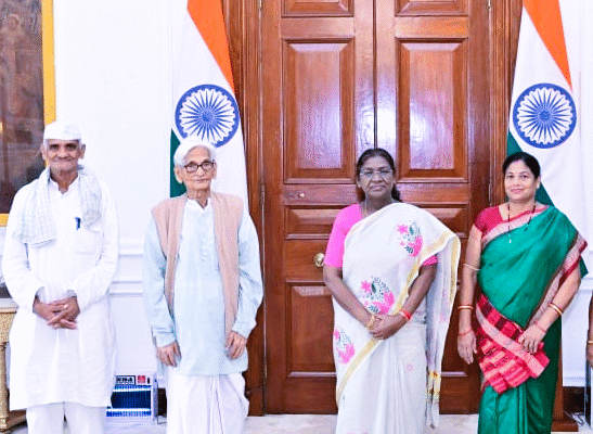 Odisha-Led Delegation Urges President Murmu to Champion Nationwide Liquor Ban
